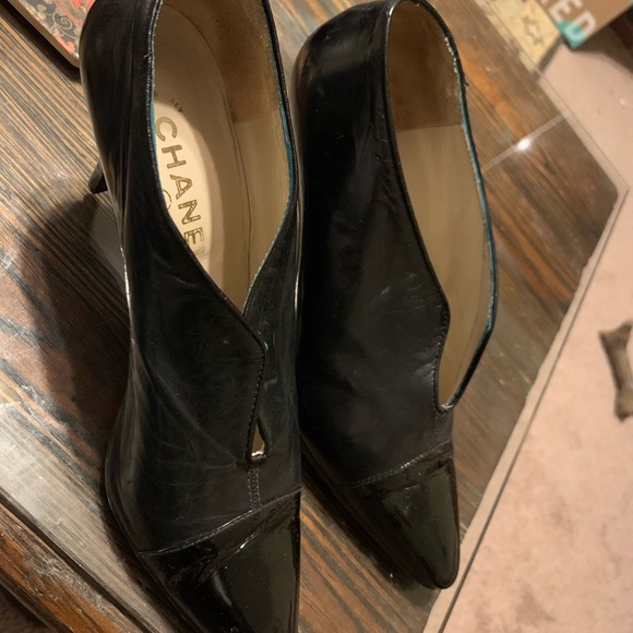 ***SOLD**** Black Chanel Split V Top Heels sz 38 - Picture 13 of 15